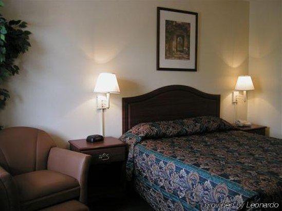 Intown Suites Extended Stay Charlotte Nc -East Independence Номер фото